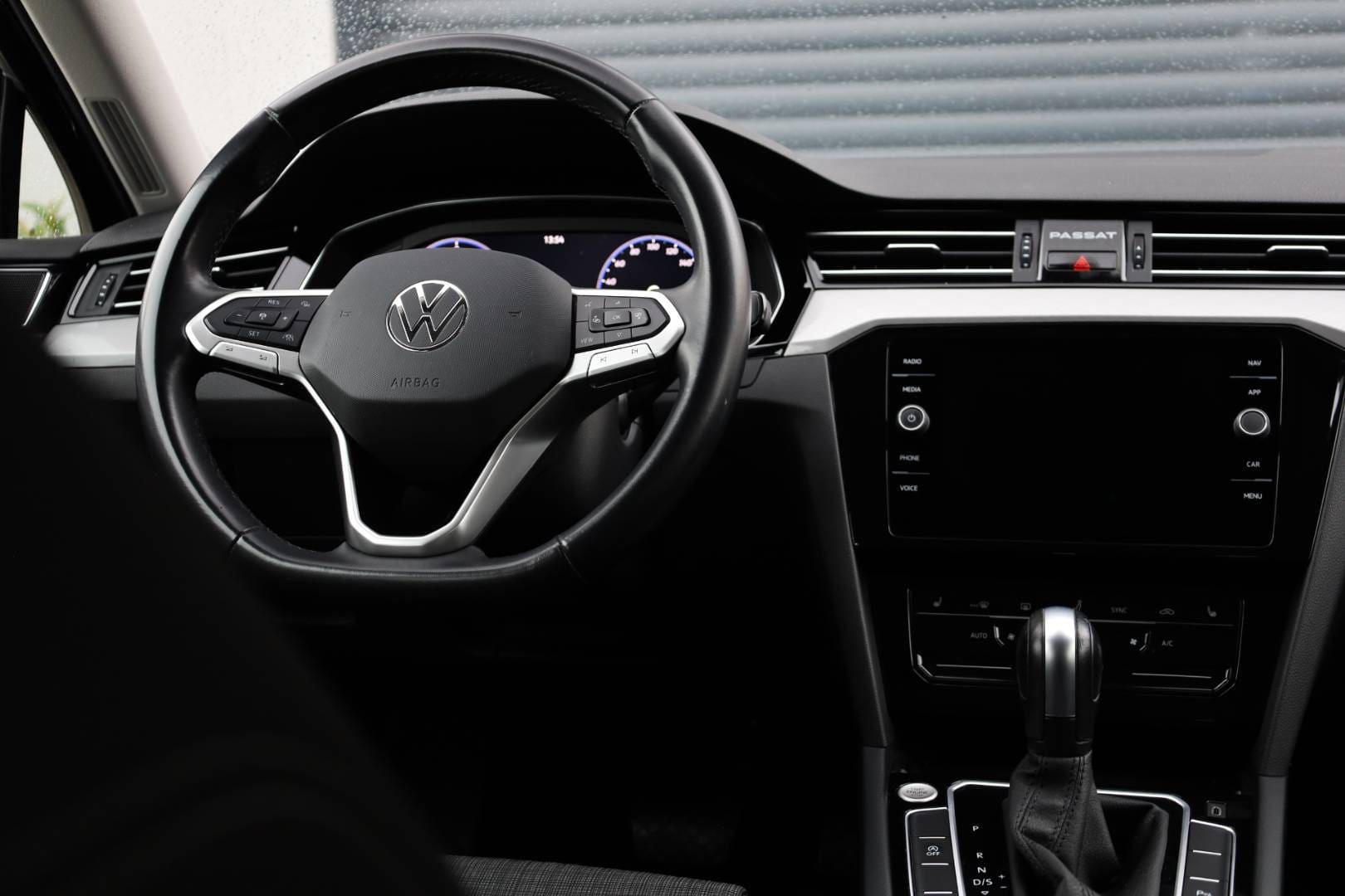 Volkswagen-Passat-Variant-20-TDI-EVO-Business-DSG-17