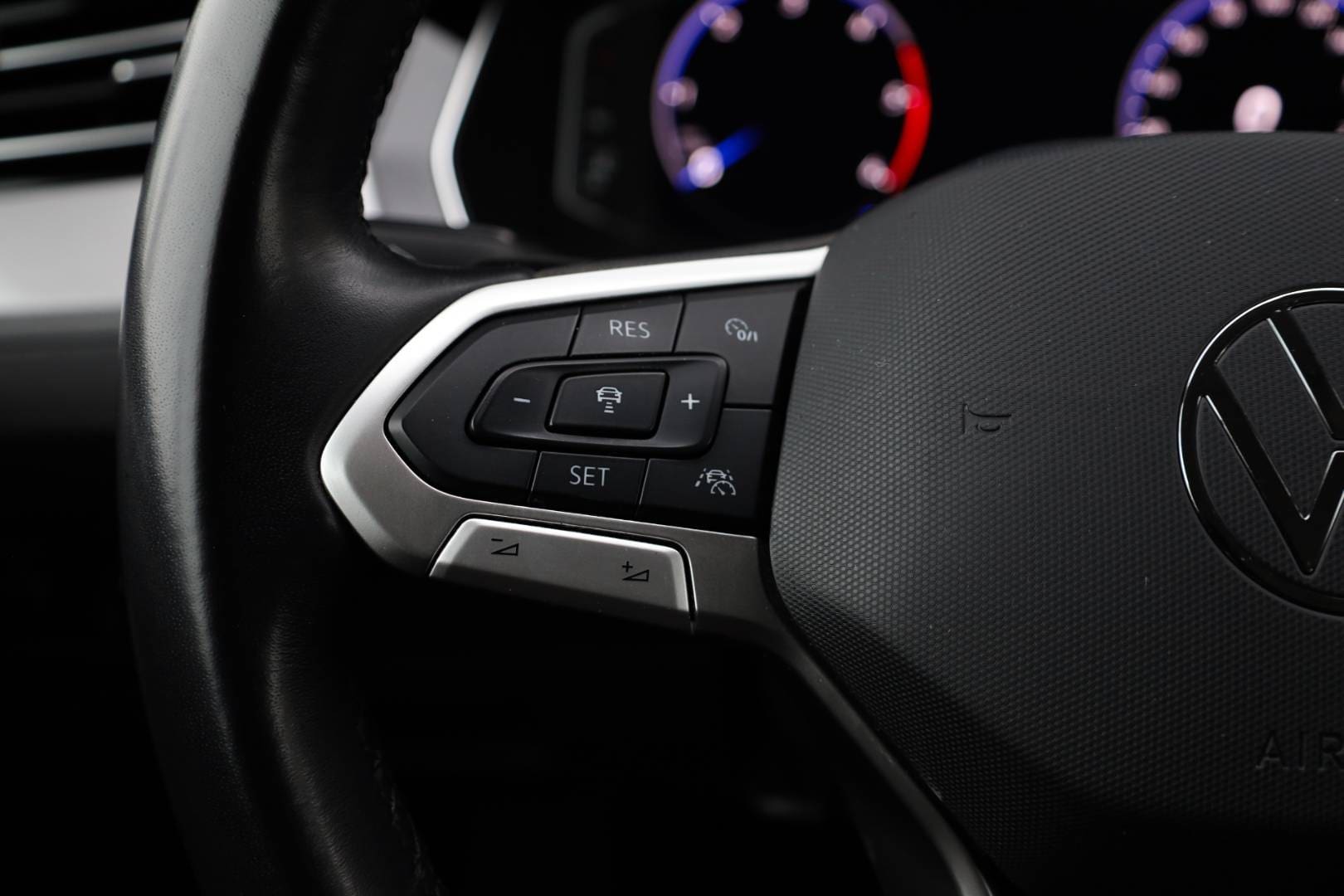 Volkswagen-Passat-Variant-20-TDI-EVO-Business-DSG-18