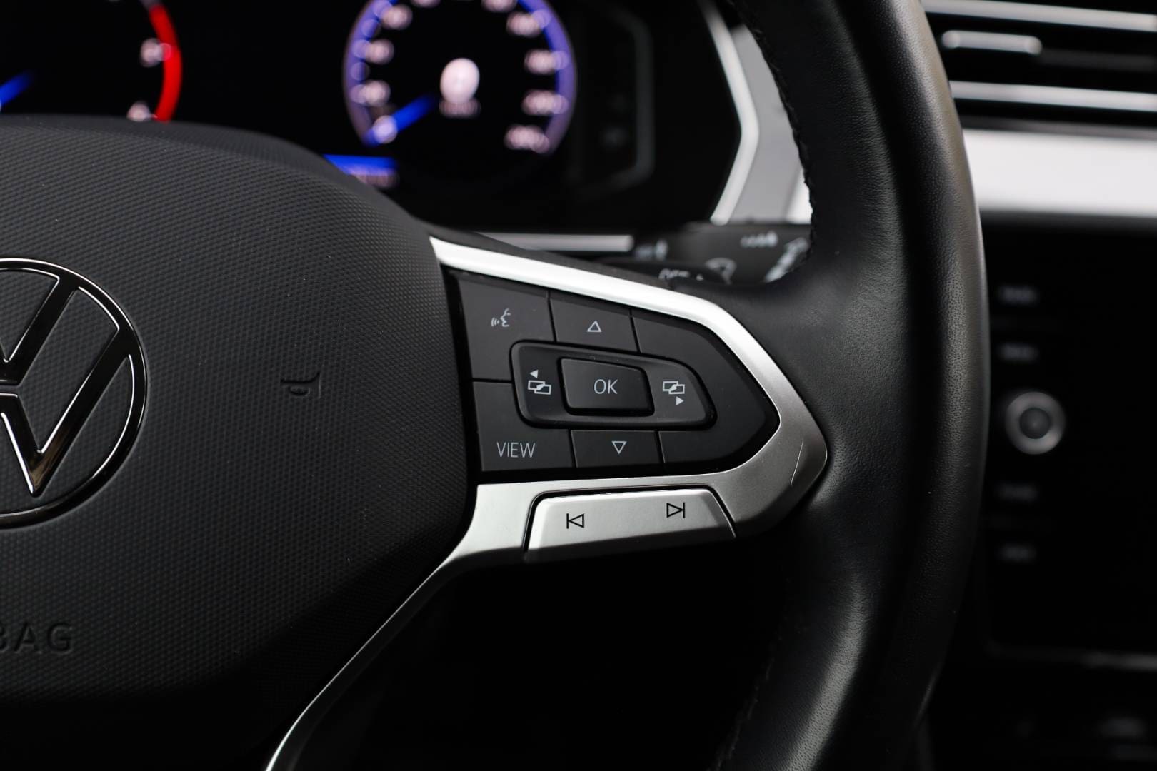 Volkswagen-Passat-Variant-20-TDI-EVO-Business-DSG-19