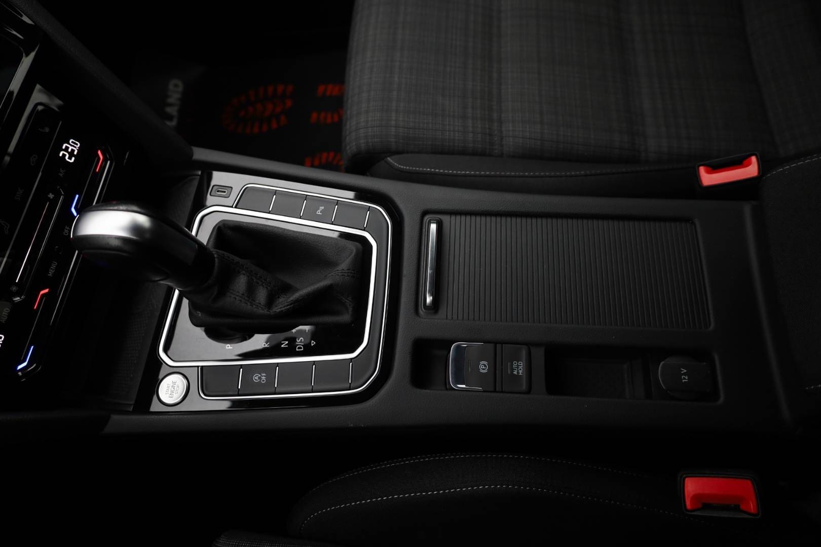 Volkswagen-Passat-Variant-20-TDI-EVO-Business-DSG-36