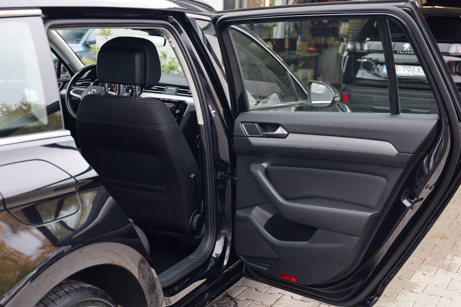 Volkswagen-Passat-Variant-20-TDI-EVO-Business-DSG-45