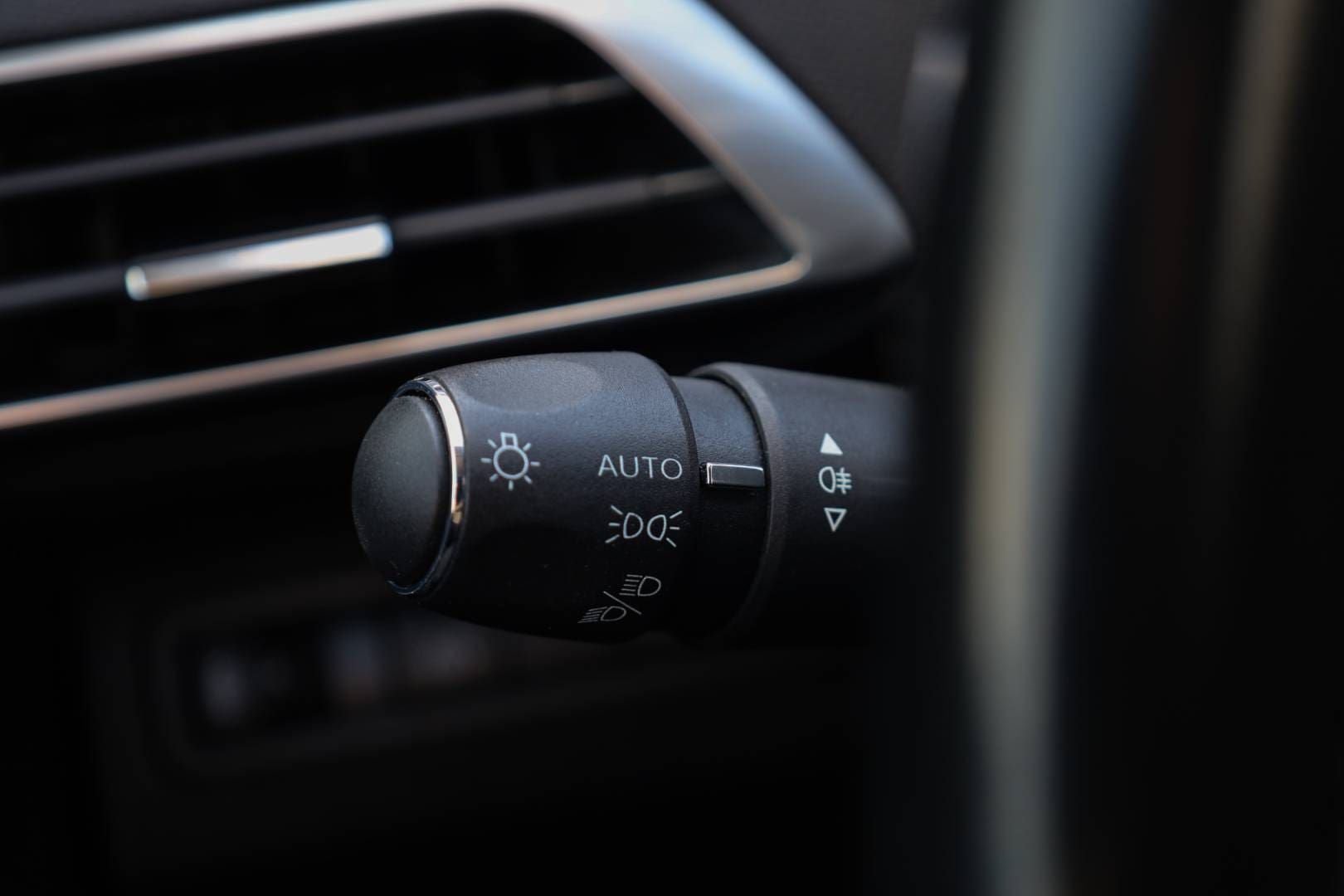 Peugeot-3008-12-PureTech-130k-Active-Pack-AT-19