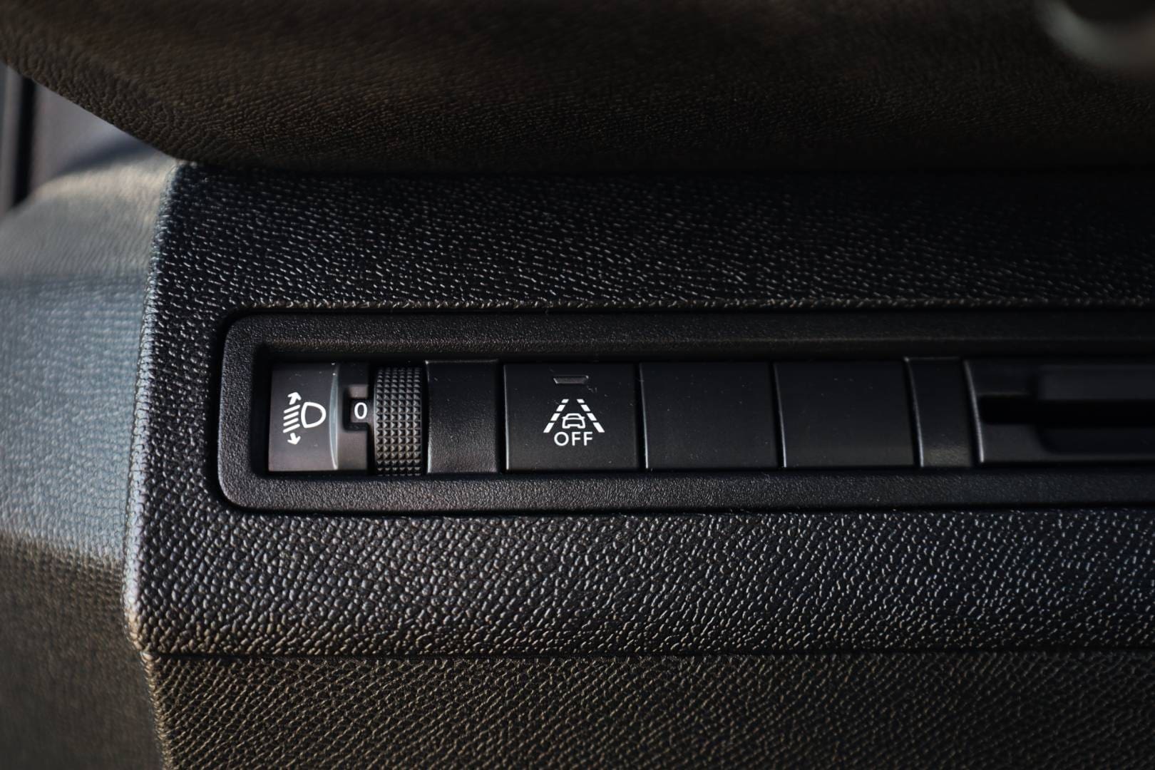 Peugeot-3008-12-PureTech-130k-Active-Pack-AT-35
