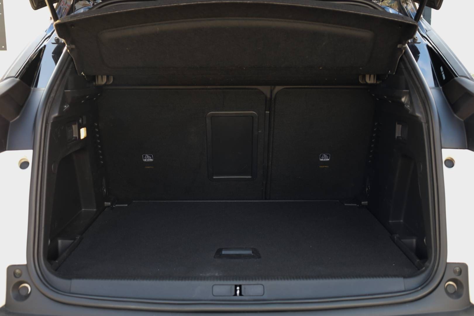 Peugeot-3008-12-PureTech-130k-Active-Pack-AT-40