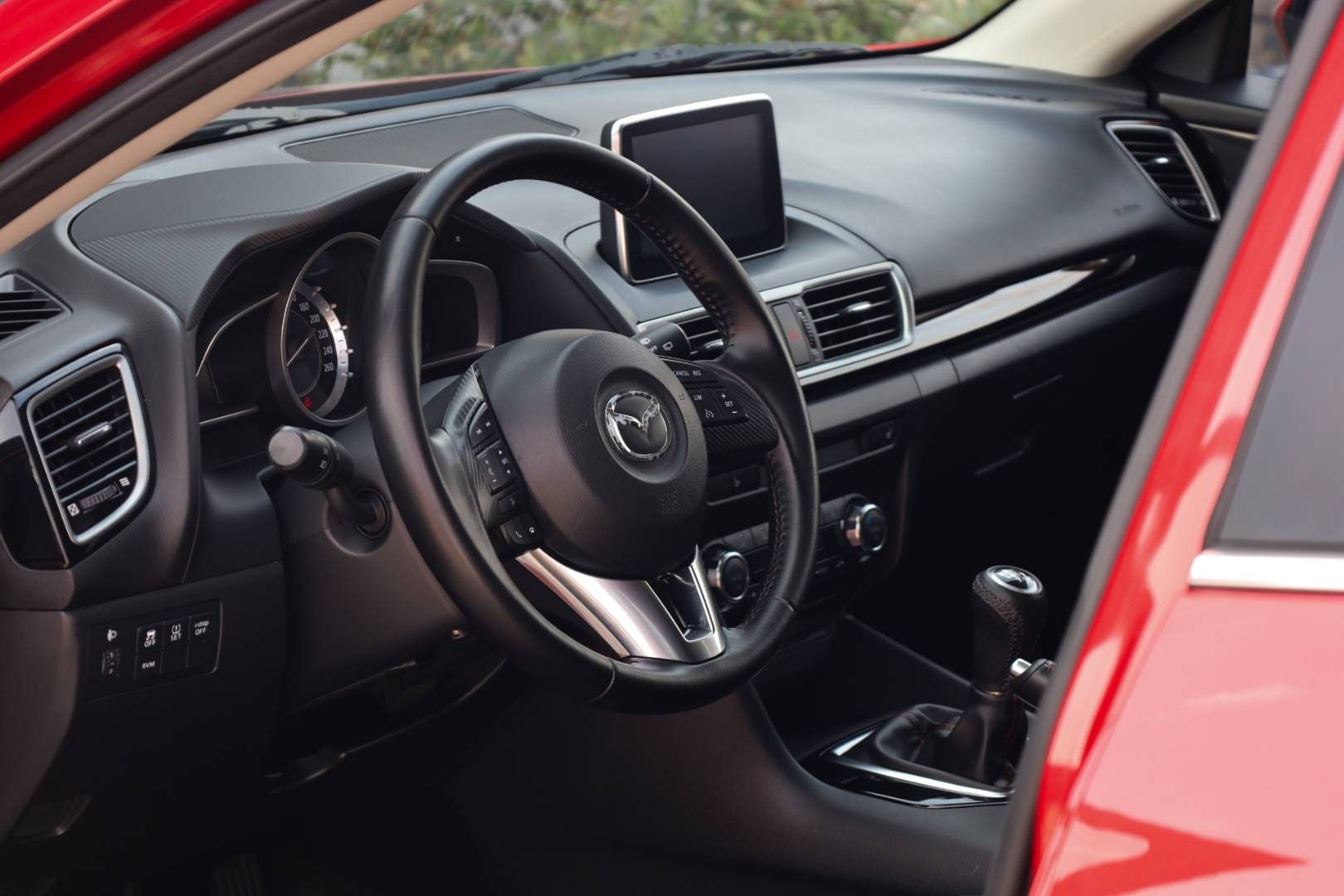 Mazda-3-20-Skyactiv-G120-Attraction-11