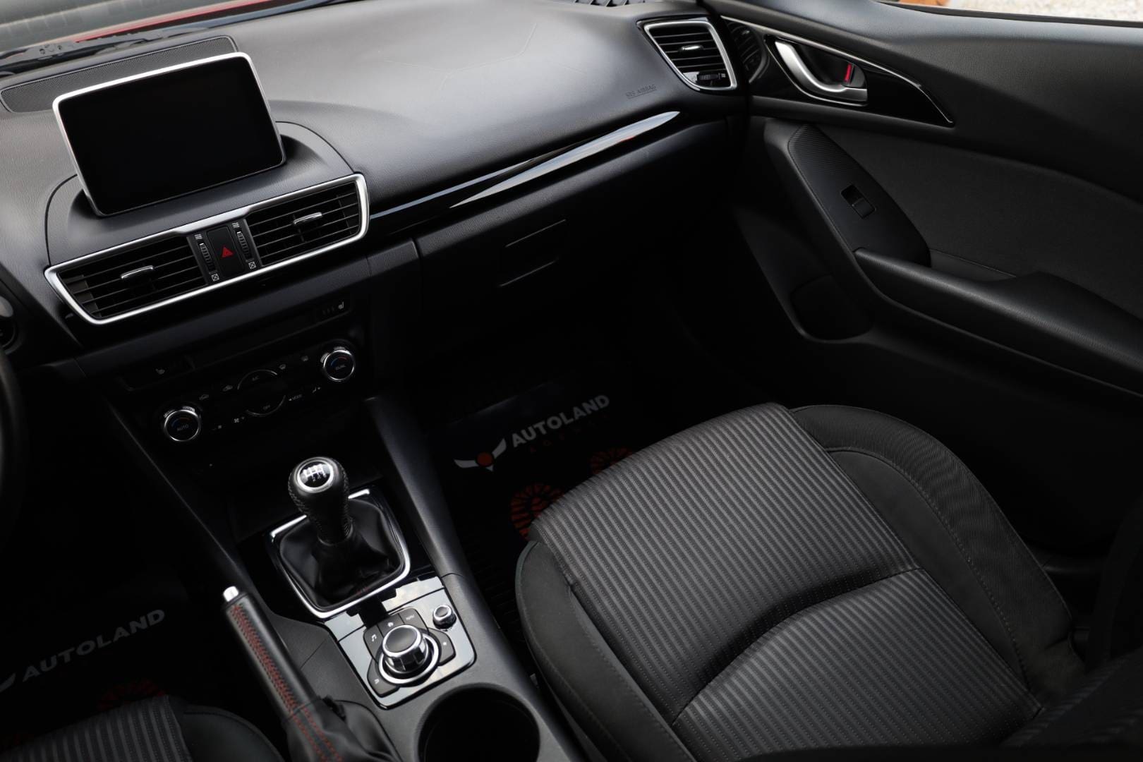 Mazda-3-20-Skyactiv-G120-Attraction-13