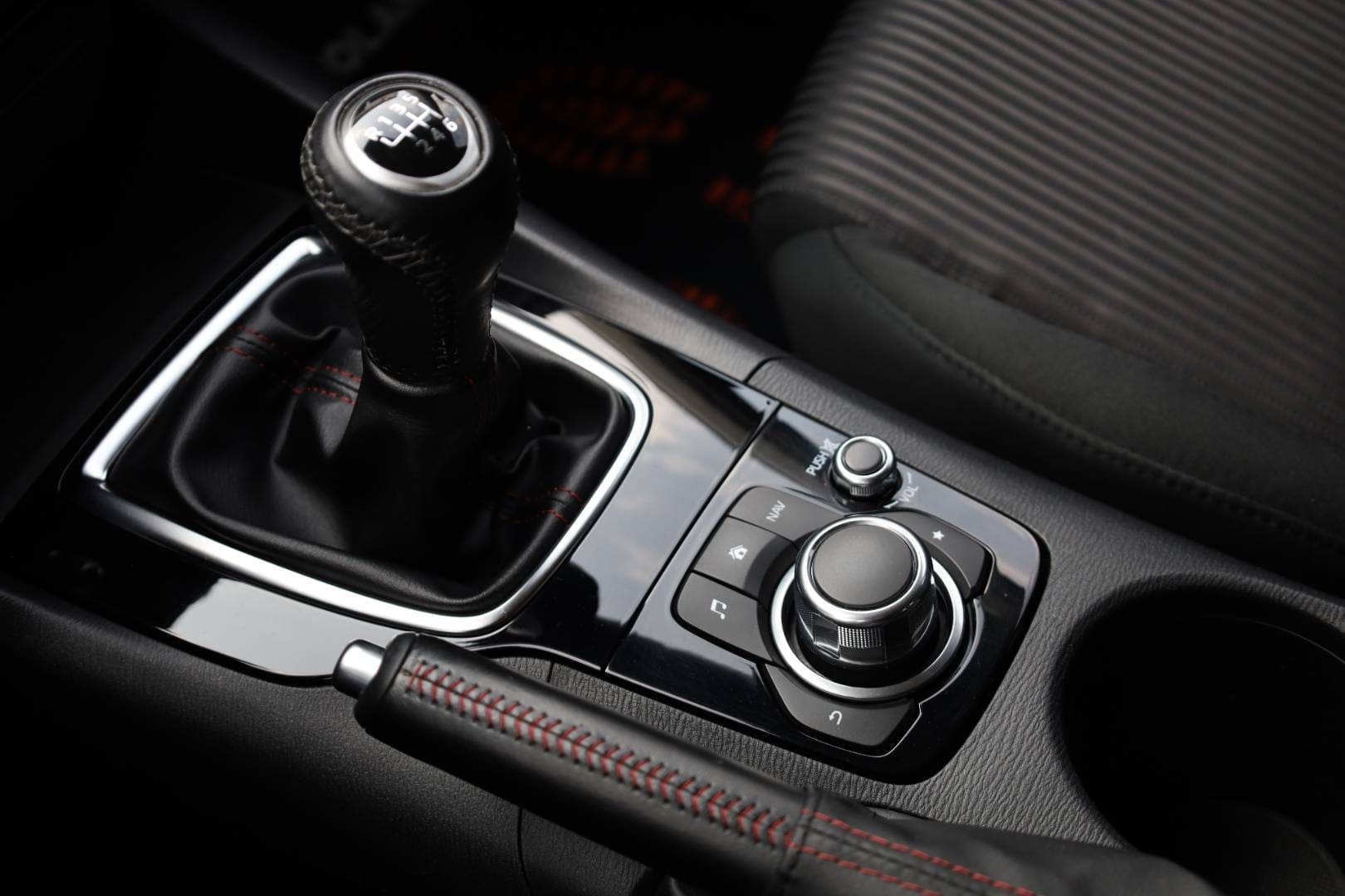 Mazda-3-20-Skyactiv-G120-Attraction-31