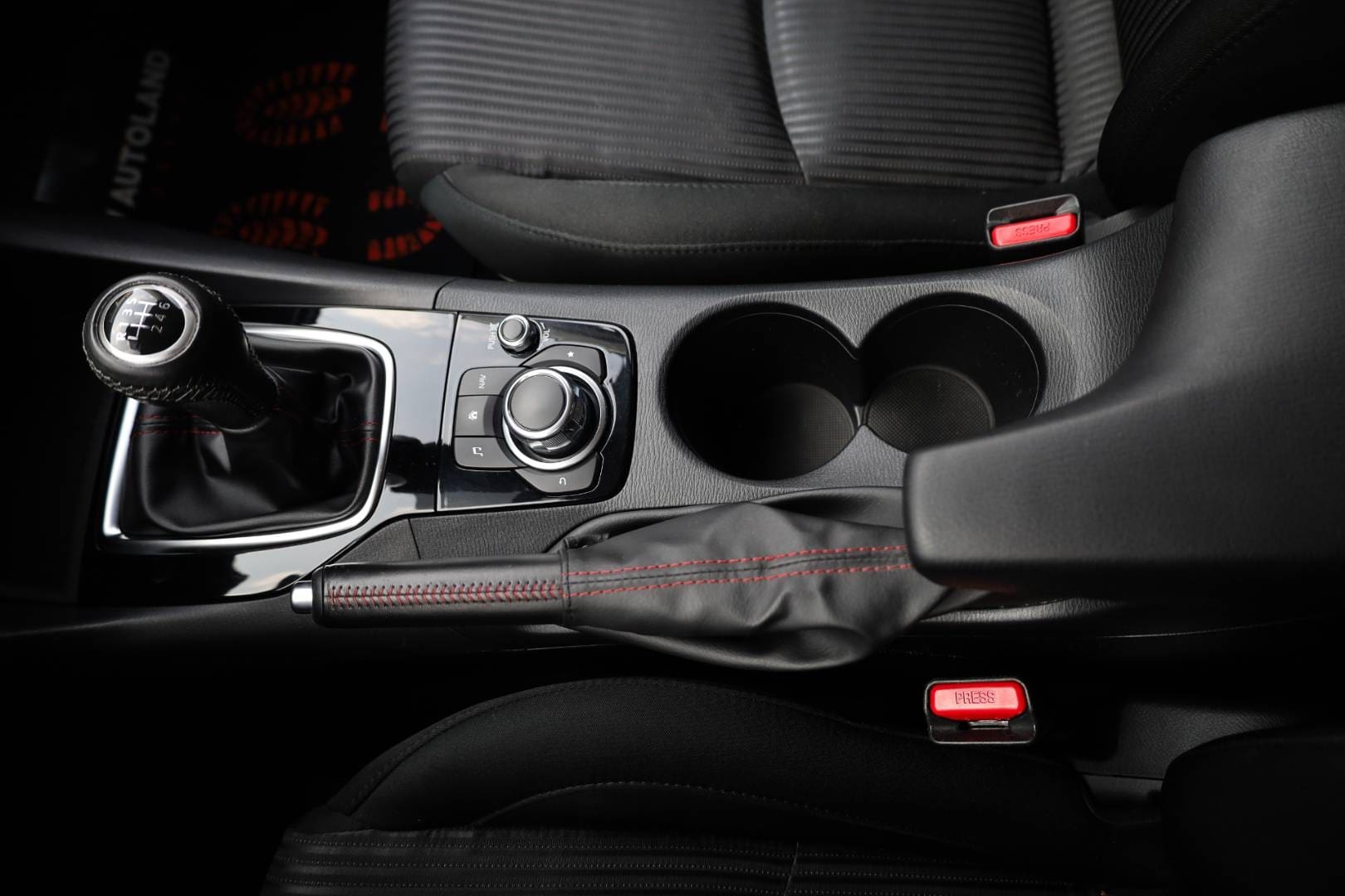 Mazda-3-20-Skyactiv-G120-Attraction-32