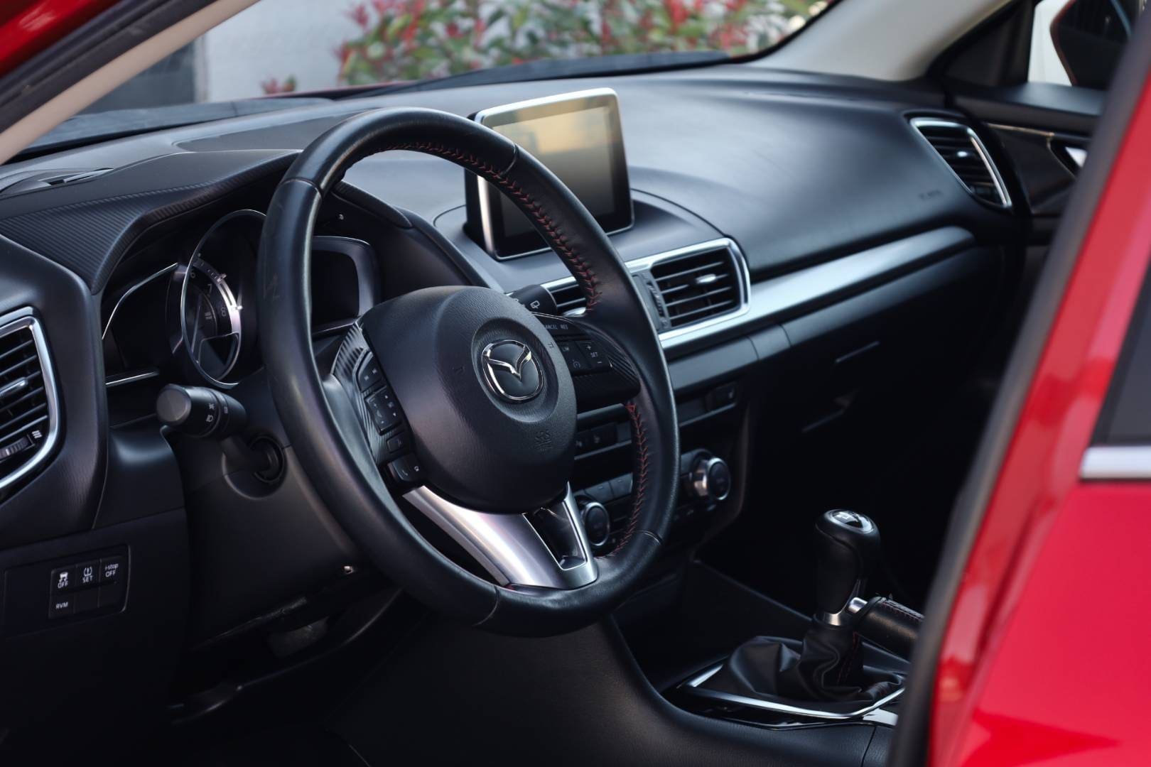Mazda-3-20-Skyactiv-G120-Revolution-11