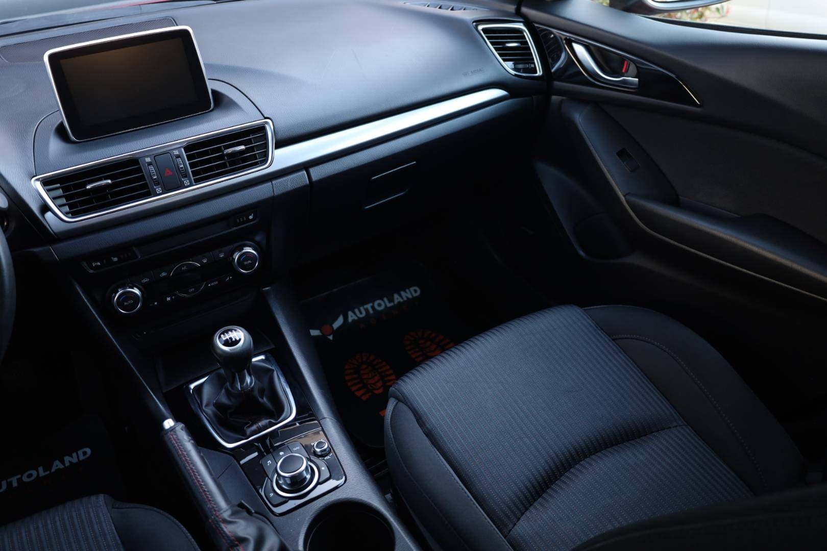 Mazda-3-20-Skyactiv-G120-Revolution-13