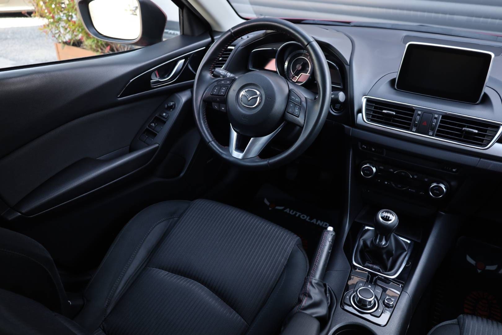 Mazda-3-20-Skyactiv-G120-Revolution-14