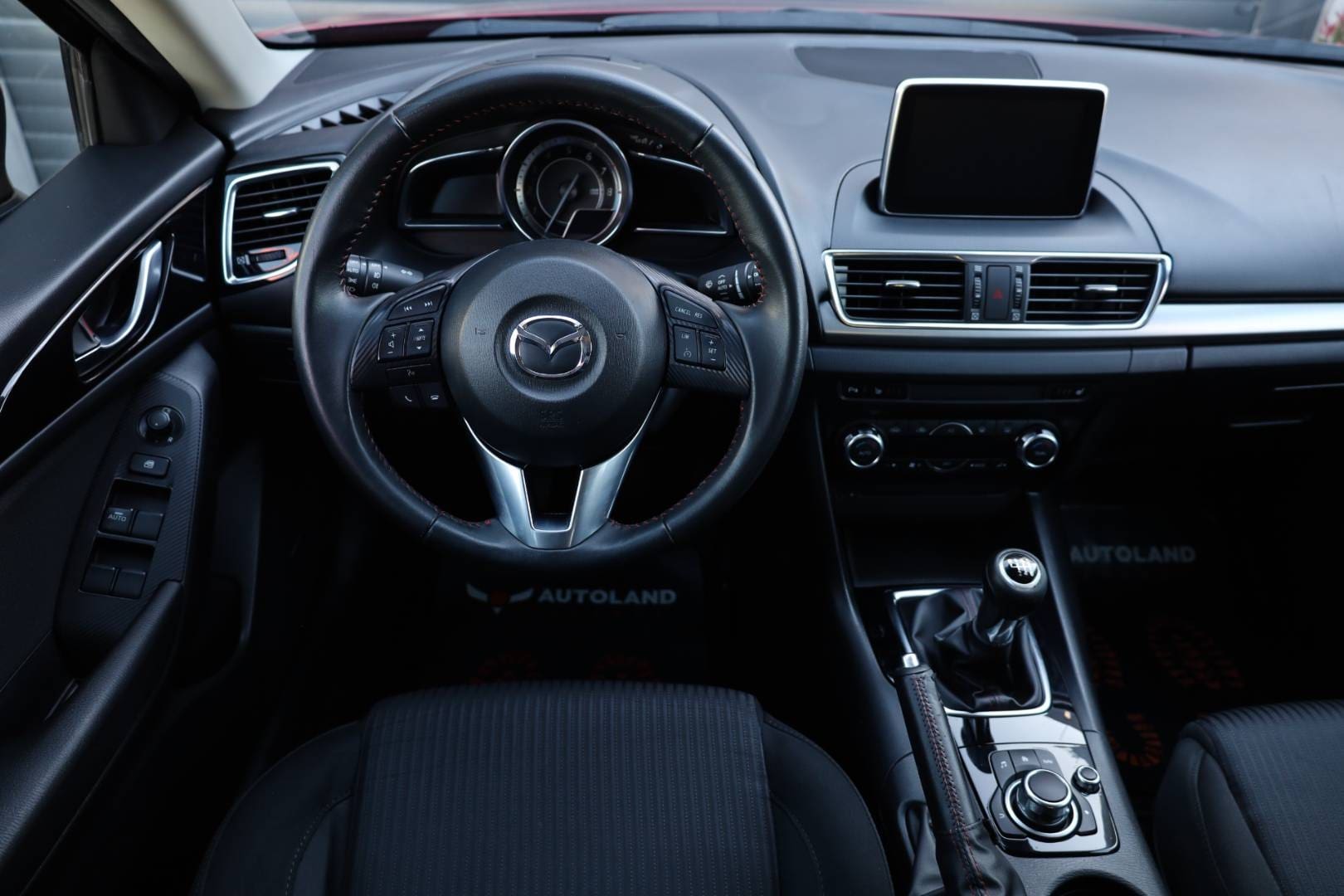 Mazda-3-20-Skyactiv-G120-Revolution-15