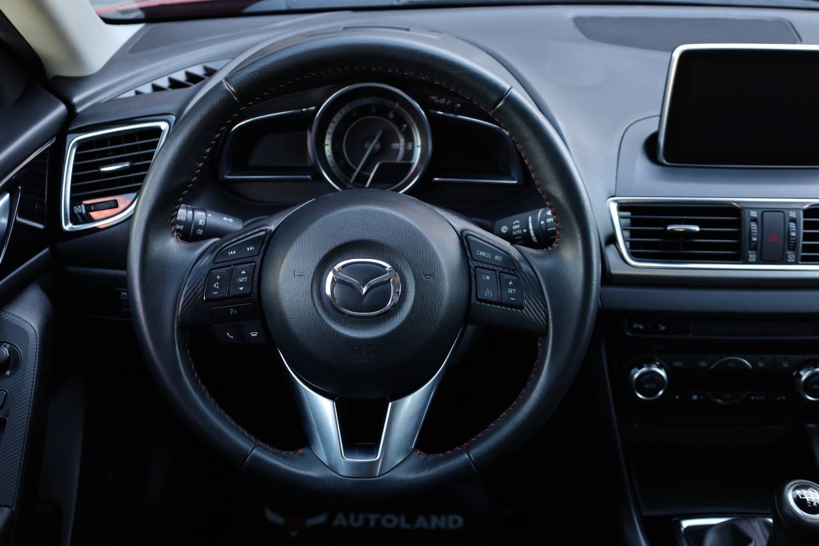 Mazda-3-20-Skyactiv-G120-Revolution-16