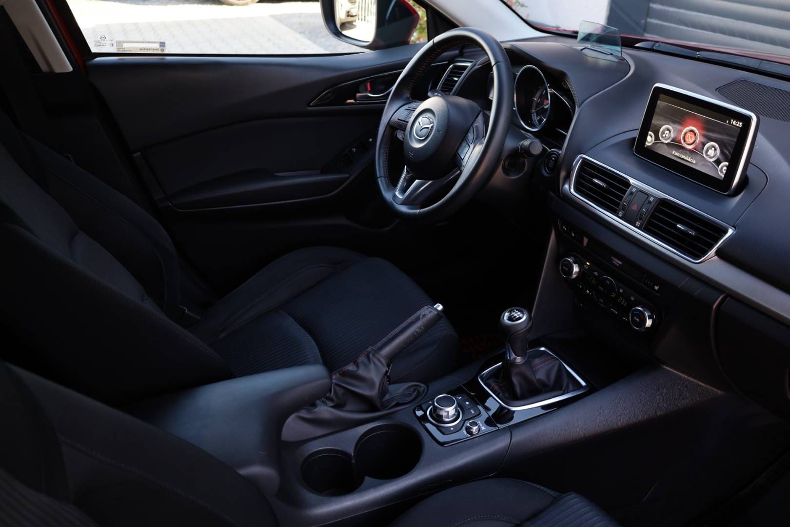Mazda-3-20-Skyactiv-G120-Revolution-44