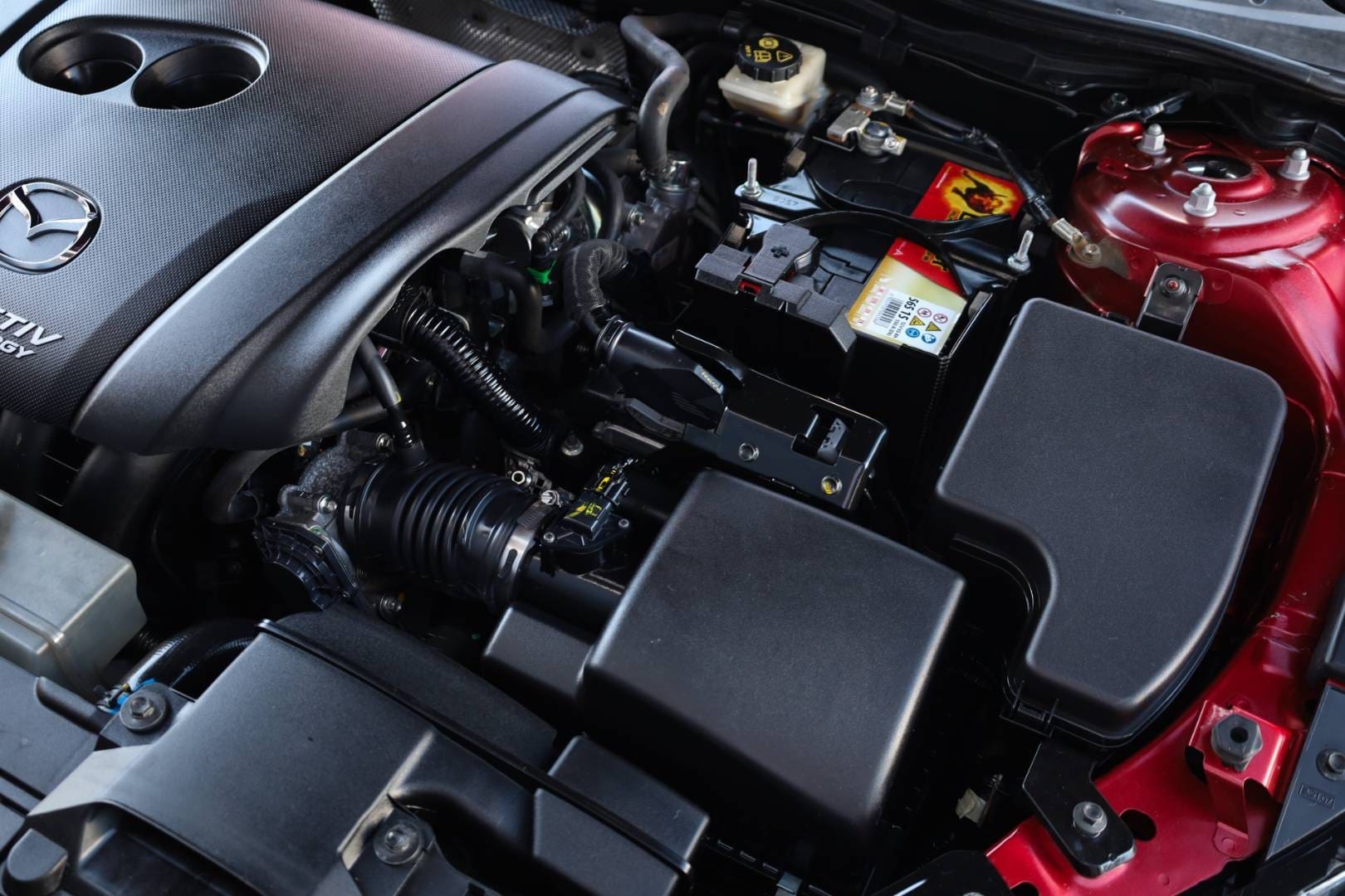 Mazda-3-20-Skyactiv-G120-Revolution-48